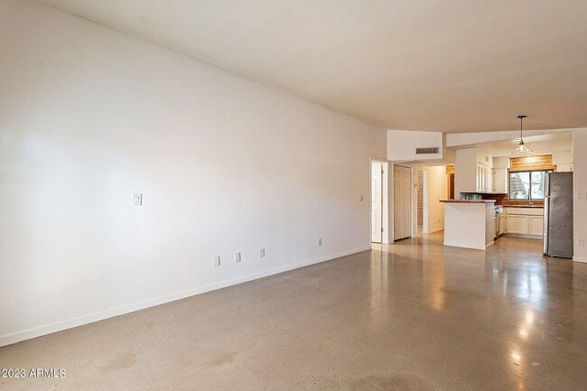 Building Photo - *BEAUTIFUL CONDO - 2br/1.5ba CONDO (44th &...