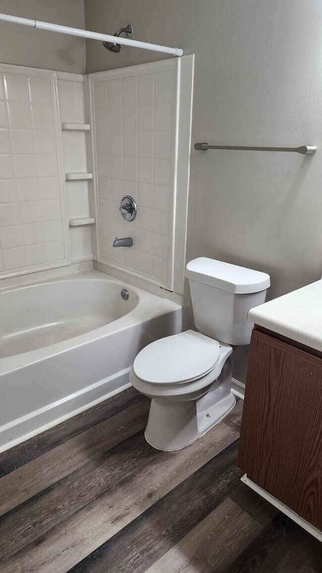 Hallway Bath - 14204 Waldrop Cv