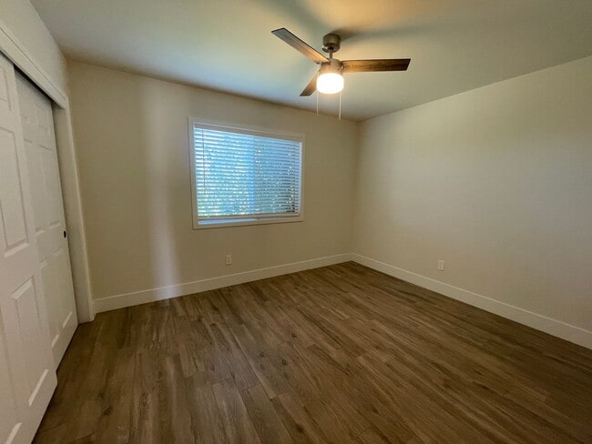 Building Photo - Modern and Move In Ready