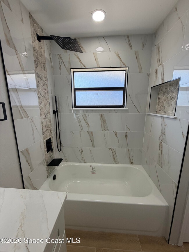 Building Photo - 845 Juniper Cir