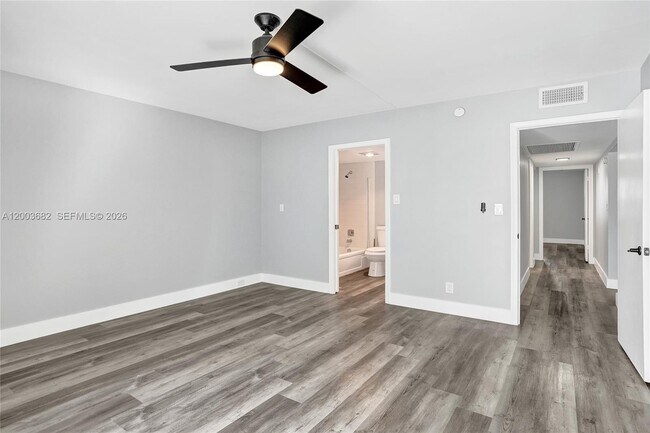 Building Photo - 3001 Portofino Isle