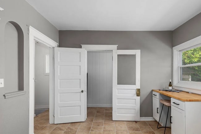 Building Photo - 1007 Sherman St SE