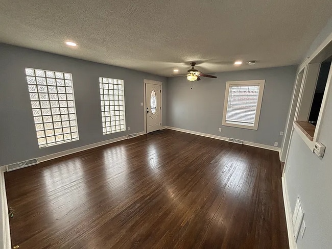 Building Photo - 2002 E 17th St N