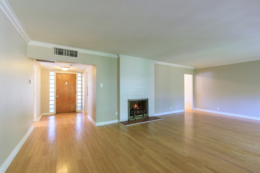 Living Room - 543 W Coronado Rd