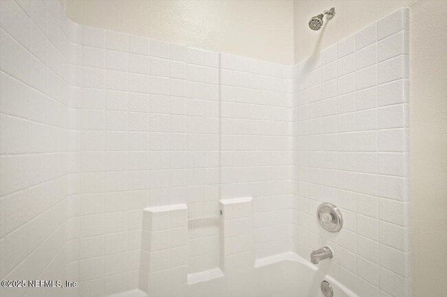 Building Photo - 10550 Baymeadows Rd