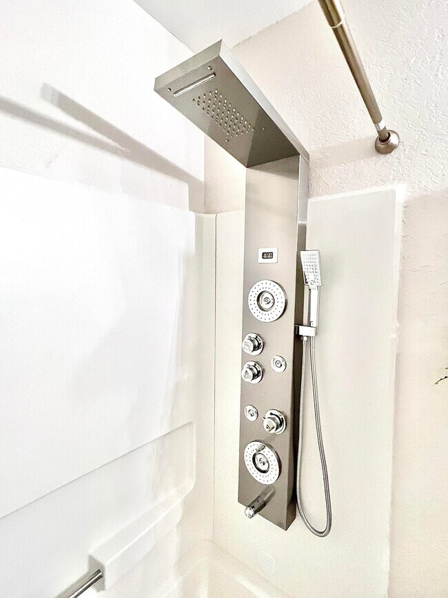 Building Photo - 9047 Twincreek Farm