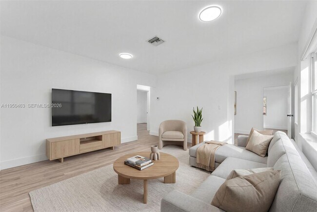 Building Photo - 2434 Coolidge St