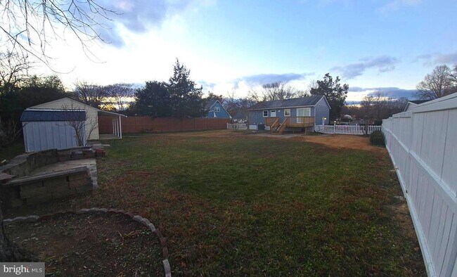 Building Photo - 4813 Lawrence St