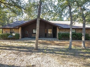 Building Photo - Gorgeous 3 bed room 2 bath in Decatur