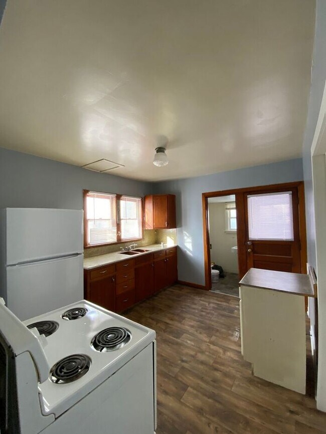 Building Photo - Studio Apartment in Dowagiac