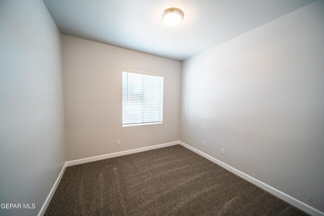 Building Photo - 249 Adamtowne Dr