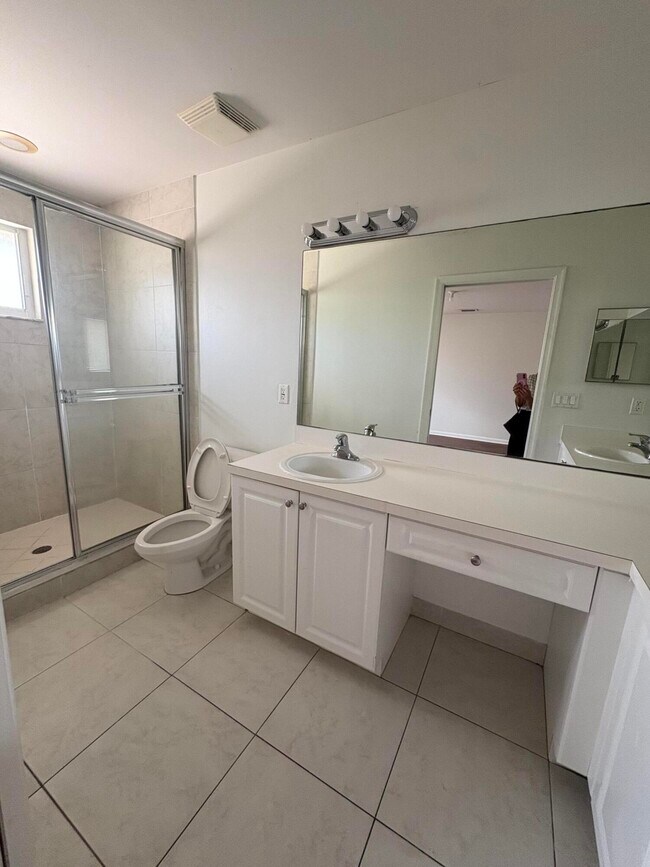 Building Photo - 3122 Coral Ridge Dr