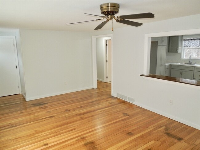 Building Photo - 75 7 Hills Rd