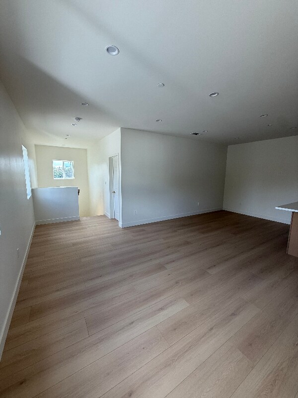 Building Photo - 10157 Swinton Ave