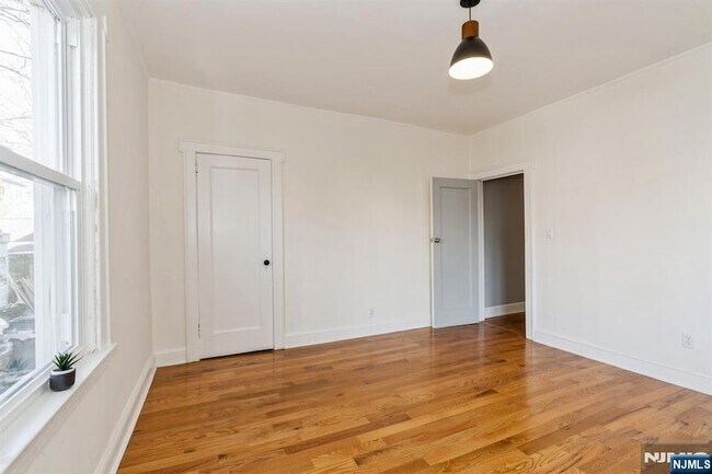 Building Photo - 41-43 Poe Avenue Unit 1