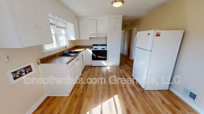 Building Photo - 1427 Grant Cir