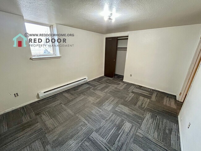 Building Photo - 621 Park Dr N