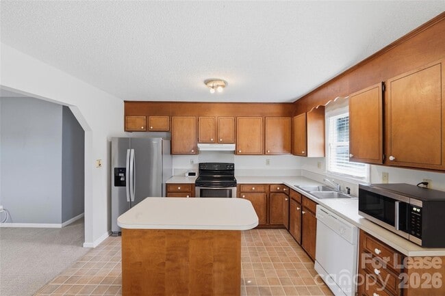 Building Photo - 1607 McFarland Dr