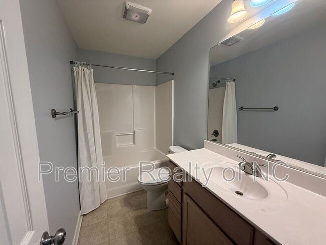 Building Photo - 605 West Park Court
