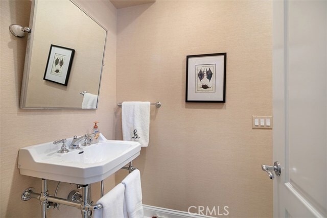 Building Photo - 27 Via Monarca St