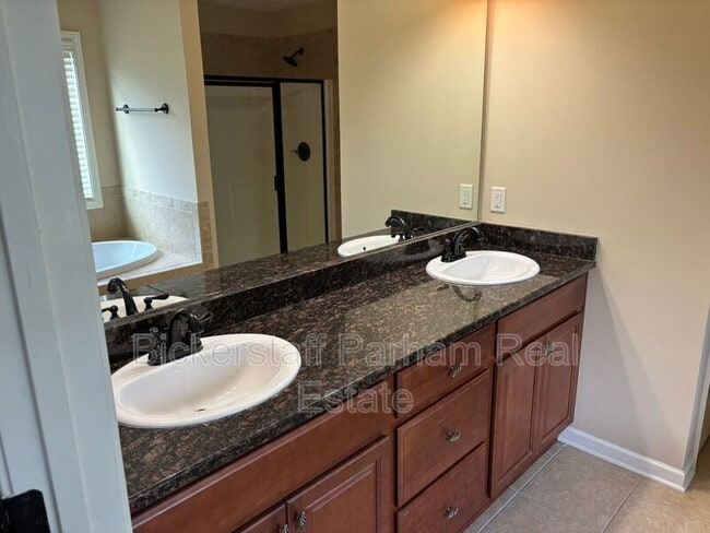 Building Photo - 5982 Ivy Ridge Dr