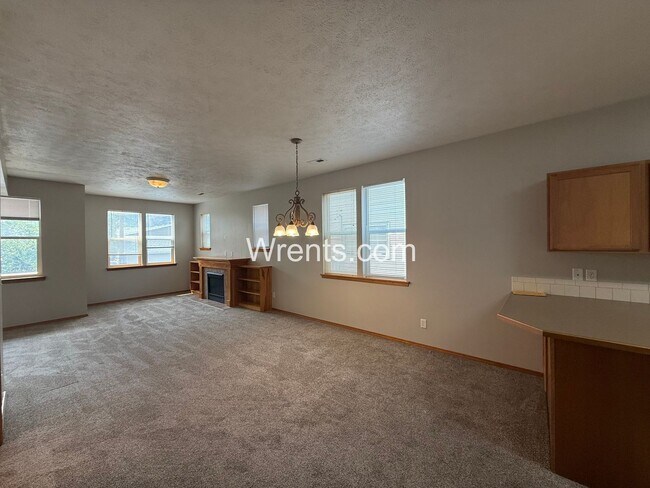 Building Photo - COMING SOON! South Hill Duplex with Garage & Utilities Included!