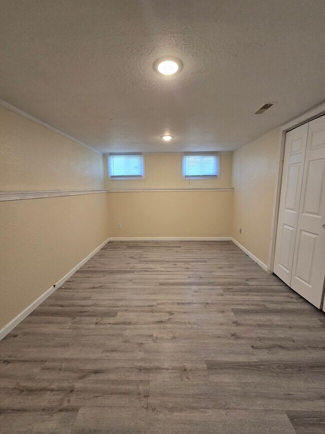 Building Photo - 1504 June Ln