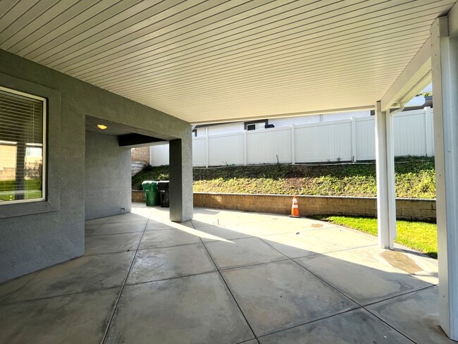 Building Photo - 5 bed, 3 bath located in Corona CA!