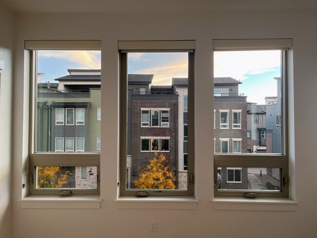 Building Photo - 525 Promenade Dr