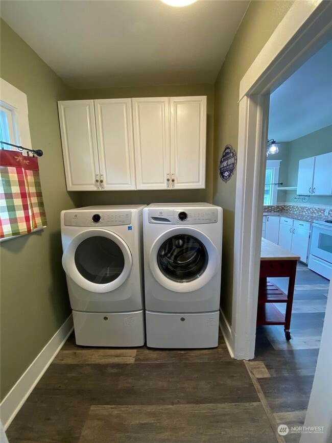 Building Photo - Burwell Duplex