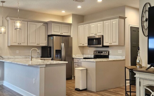 Building Photo - 137 SW Grand Magnolia Gln