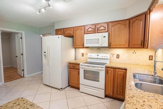 Building Photo - 4679 Inisheer Dr
