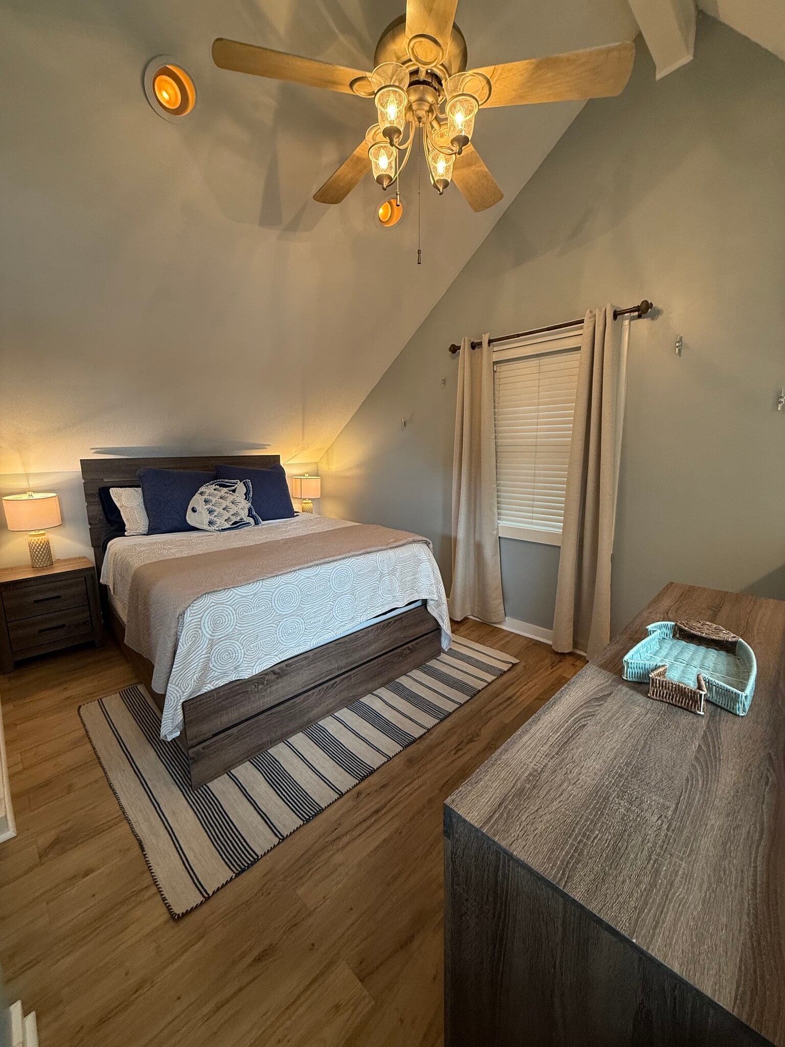 Loft (Queen) - 80 Lane 585 Lake James