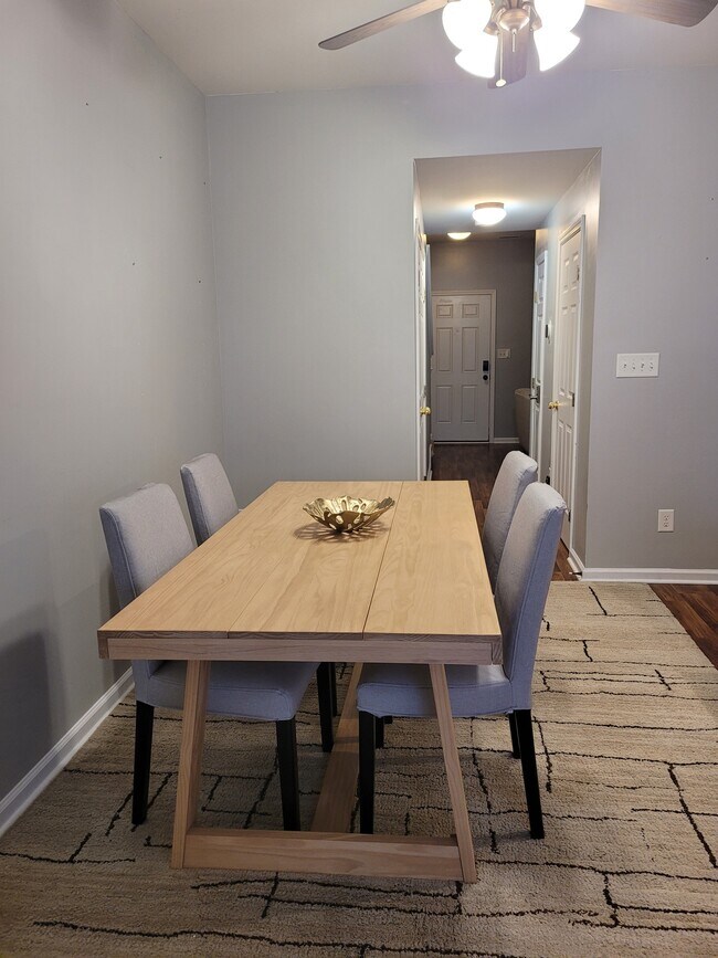 Building Photo - 4919 Sunburst Ln