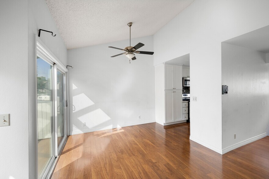 Building Photo - 10475 Newhome Ave