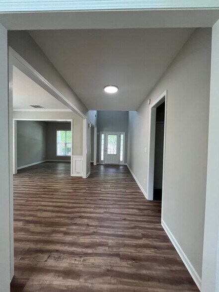 Building Photo - 2501 Southhaven Ln