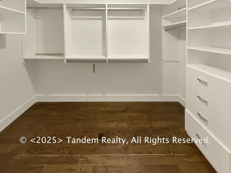 Building Photo - 2710 Sharondale Ct