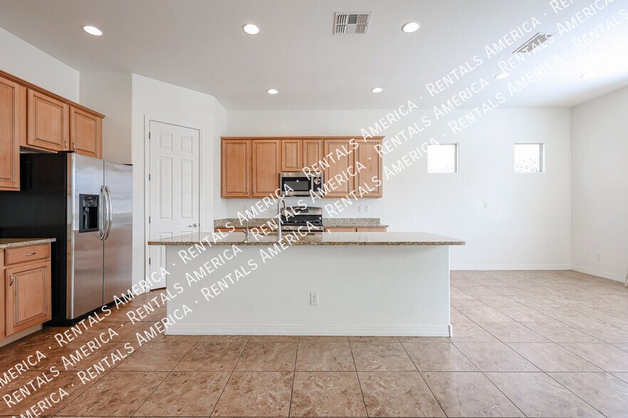 Building Photo - 1133 E Buckingham Ave