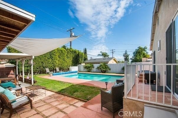 Building Photo - 17827 Burbank Blvd