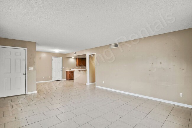 Building Photo - 703 Desert Glen Dr