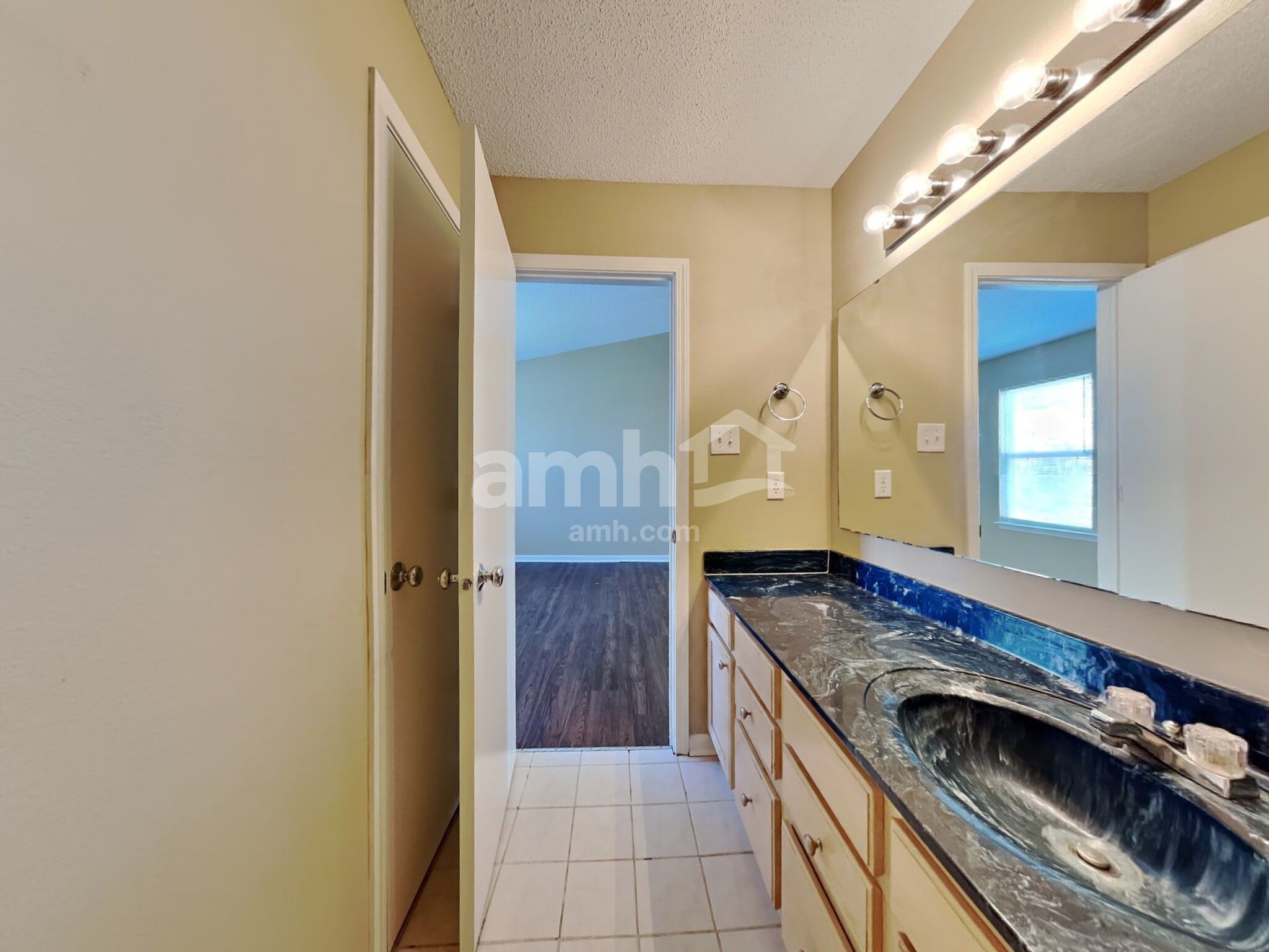 Building Photo - 10628 Glenayr Dr