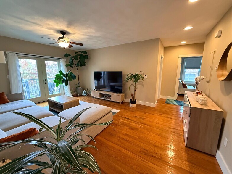 Building Photo - 119 Central St