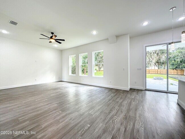 Building Photo - 5395 Heckscher Dr