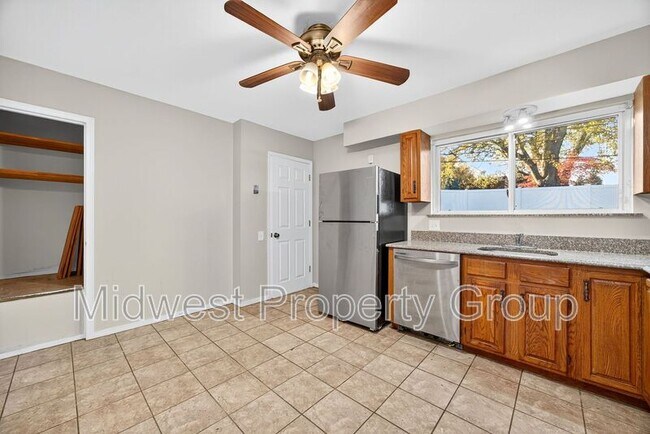 Building Photo - 1225 Night Dr