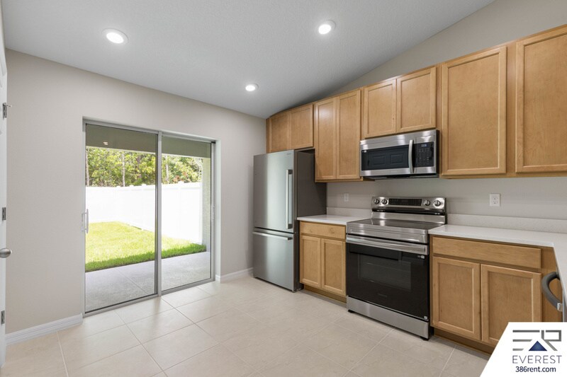 Building Photo - 14 Llovera Pl
