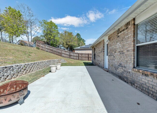 Building Photo - Renovated 3BR/2BA All-Brick Home | South C...