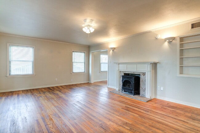 Building Photo - 2430 30th St