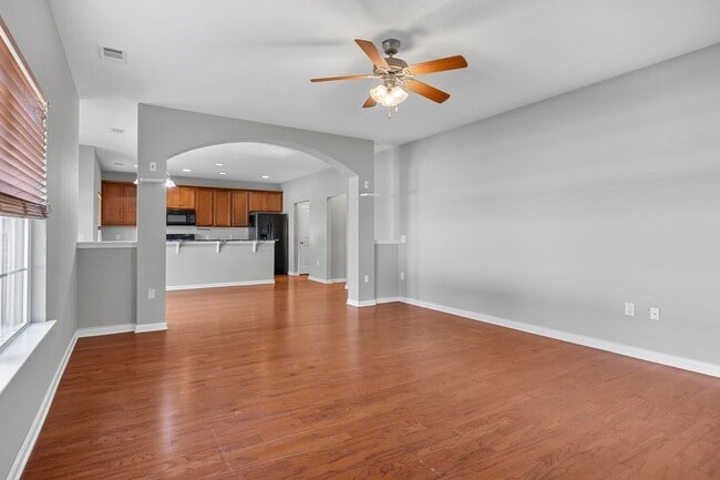 Building Photo - 5 Bedroom, 2.5 Bathroom - White Oak Subdivision - Richmond Hill