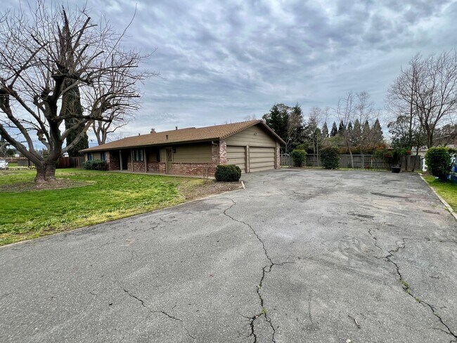 Building Photo - Classic Granite Bay Ranch Style 3/2/3 w Pasture