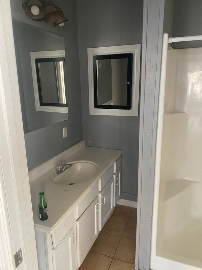 Building Photo - 2222 Carleton St